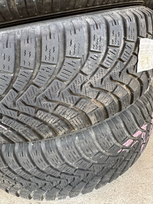Komplet opon zimowych 225/65/17 FALKEN Używane F-Vat