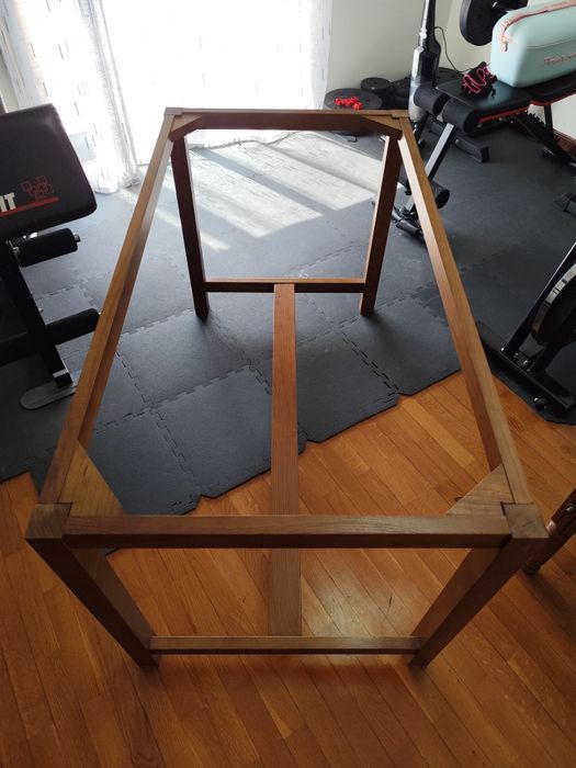 Estrutura de madeira ( mesa )