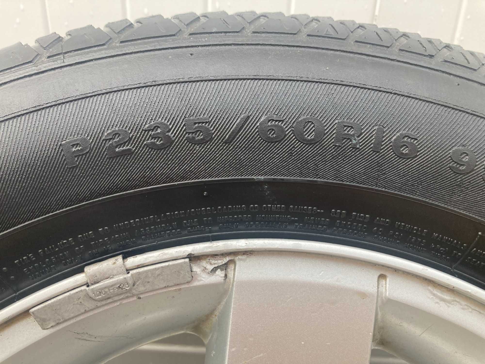 Колеса SUZUKI  VITARA 235/60 R16 . Підходять : Волга , Ніва , УАЗ.