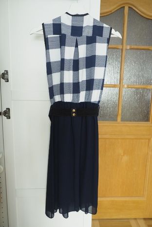 Sukienka tiulowa długa w kratę biało-niebieską z paskiem retro vintage