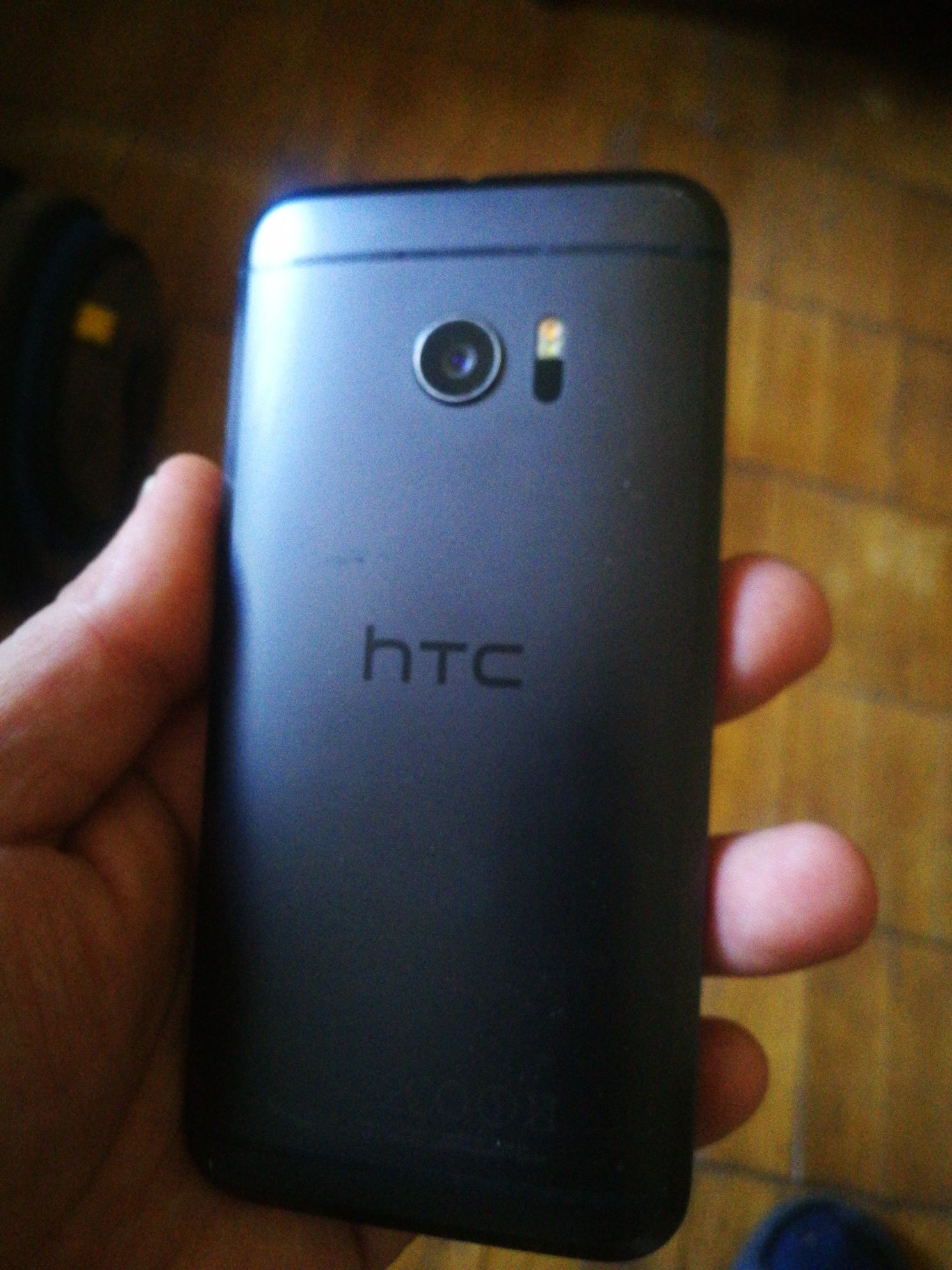Телефон HTC   10