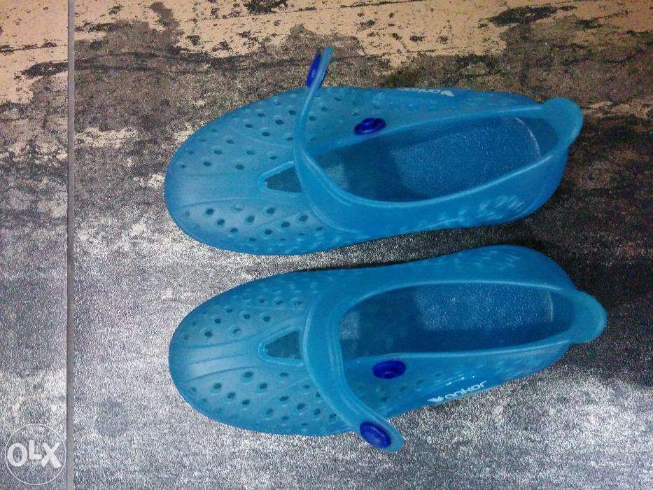 Sapatos de piscina/praia azuis/transparentes Tam. 25/26