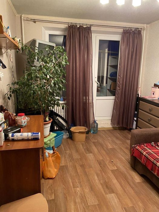 Продається 4-кімнатна квартира, поруч із метро "Перемога"