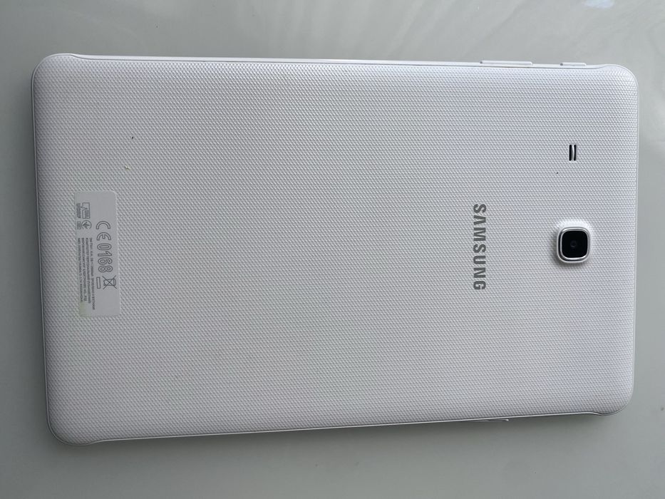 Планшет samsung SM-T 561