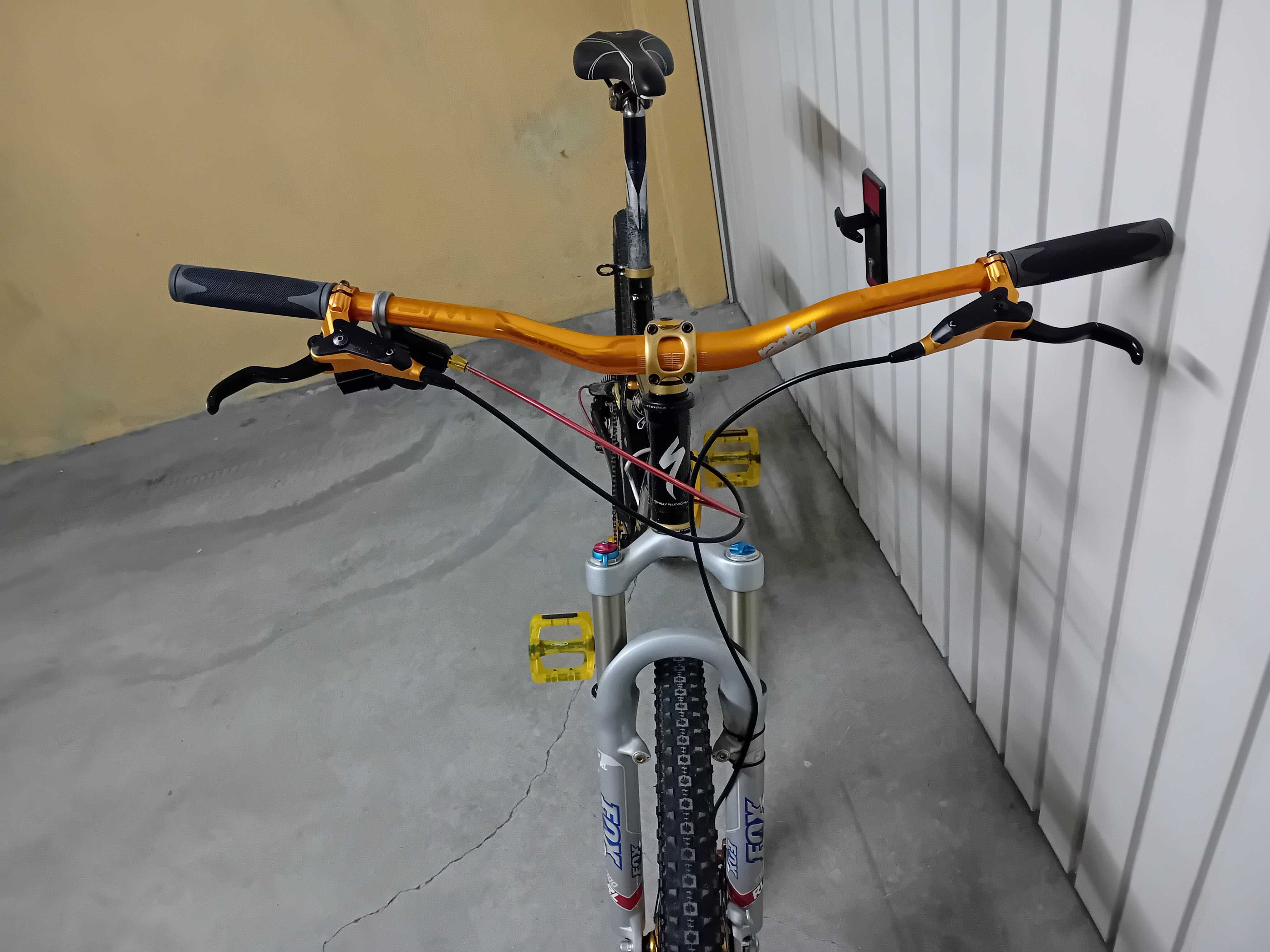 Bicicleta doble suspensão SPECIALIZED 26