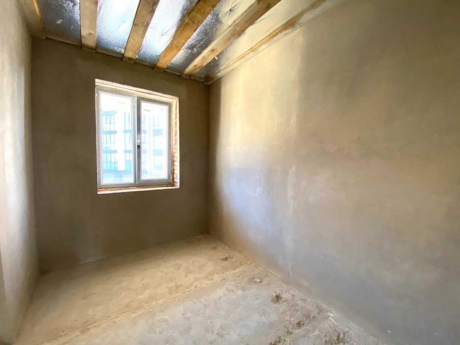 Котедж з міськими комунікаціями та гаражем в районі Райського саду