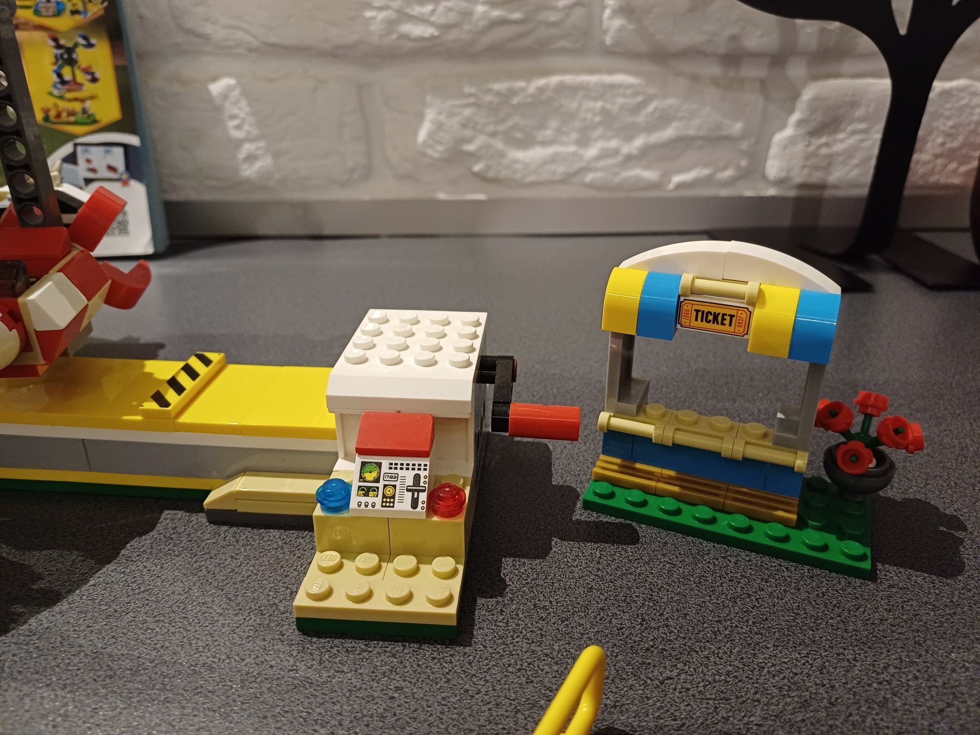 Lego creator 31095 karuzela w wesołym miasteczku