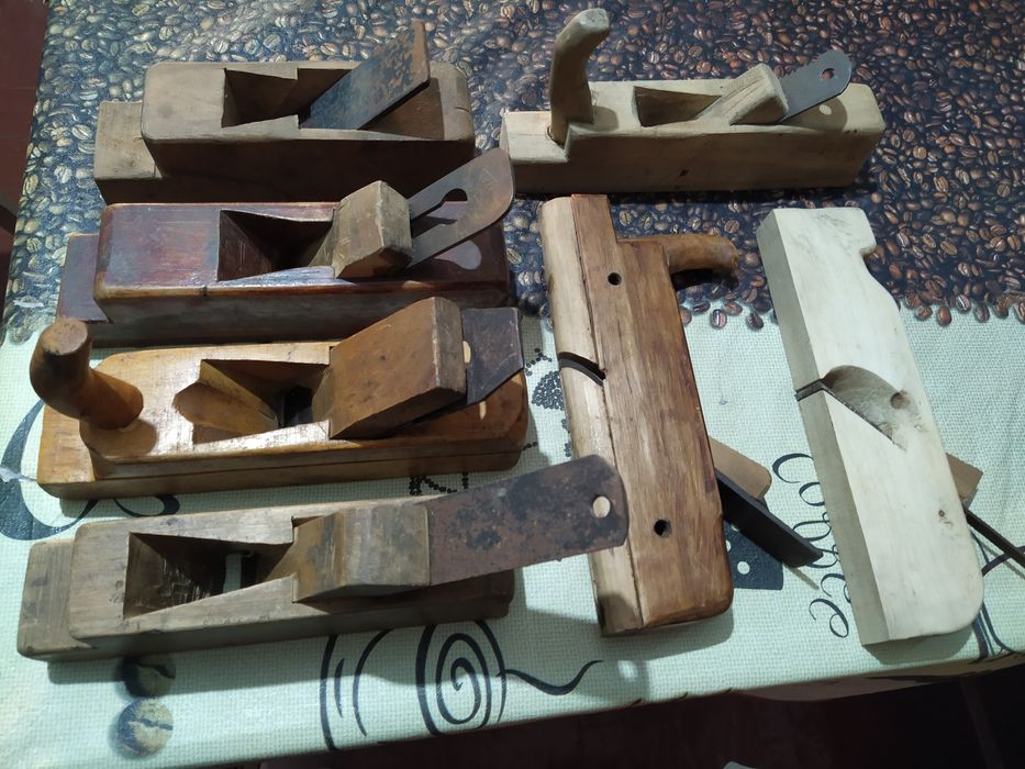 Деревянные рубанки ручной работы.