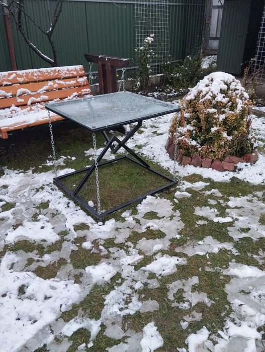 Стіл левітуючий в стилі лофт