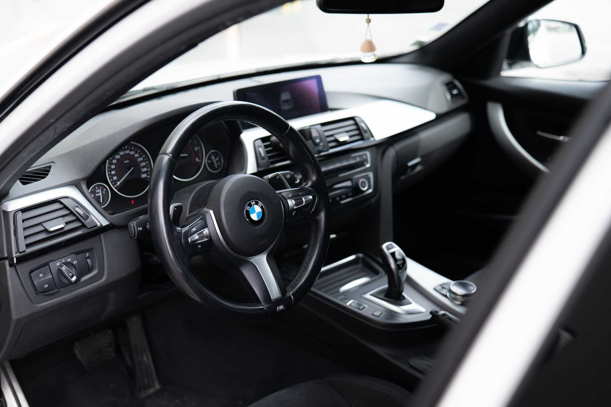 BMW 330 d Touring Pack M