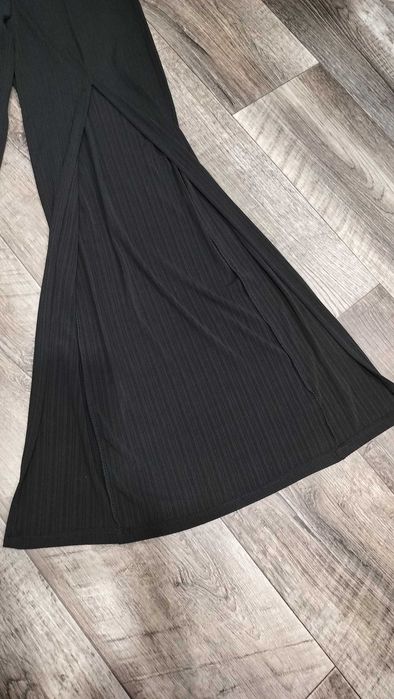 Штани-кльош із розрізами спереду