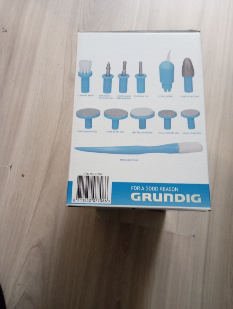 Grundig zestaw do manicure pedicure suszenie i SPA 12 elementów