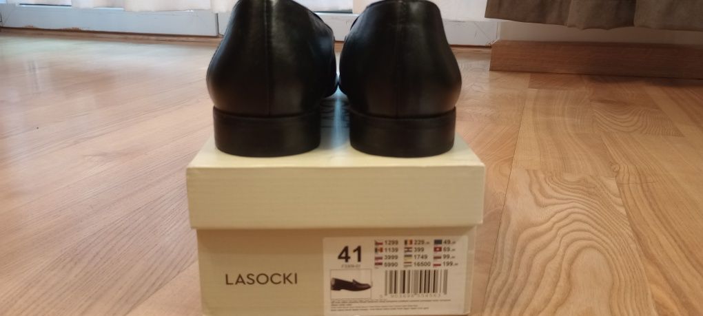 Nowe półbuty damskie 41 Lasocki, skóra, lordsy