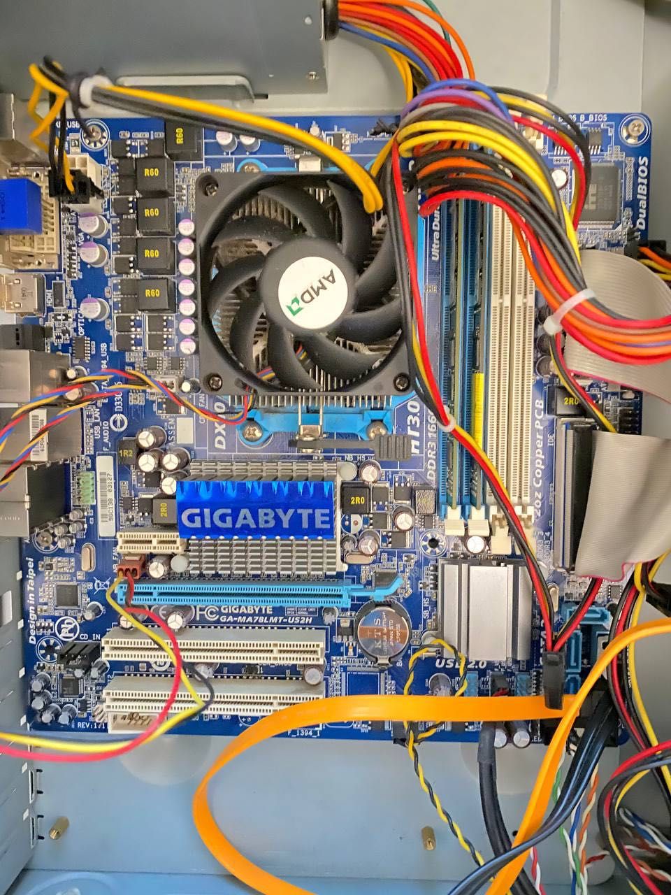 Материнская плата Gigabyte GA-MA78LMT-US2H + бонус процессор