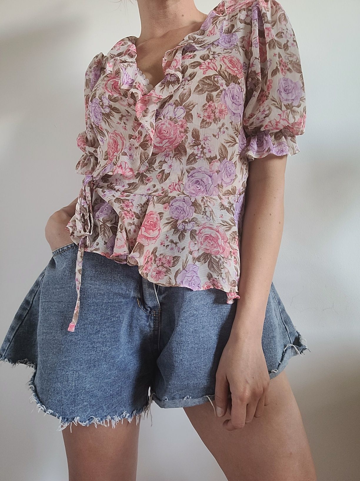 Urocza kopertowa koszula w kwiaty w stylu vintage New Look