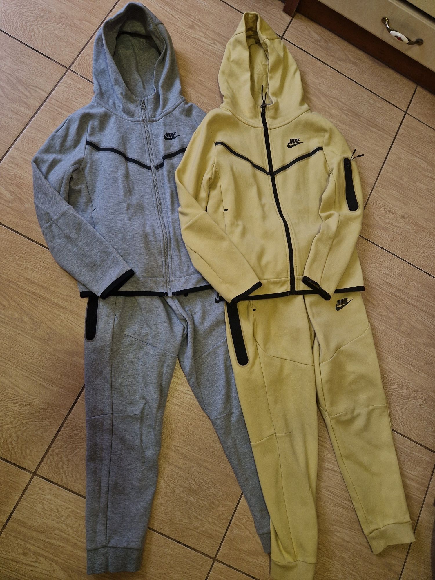 Подростковые костюмы Nike tech fleece M 137-147