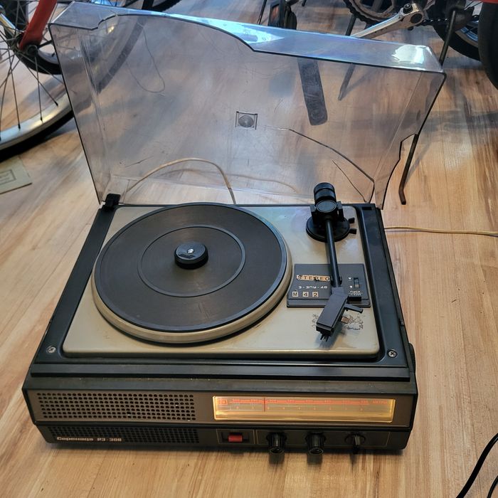 Rosyjskie radio z adapterem