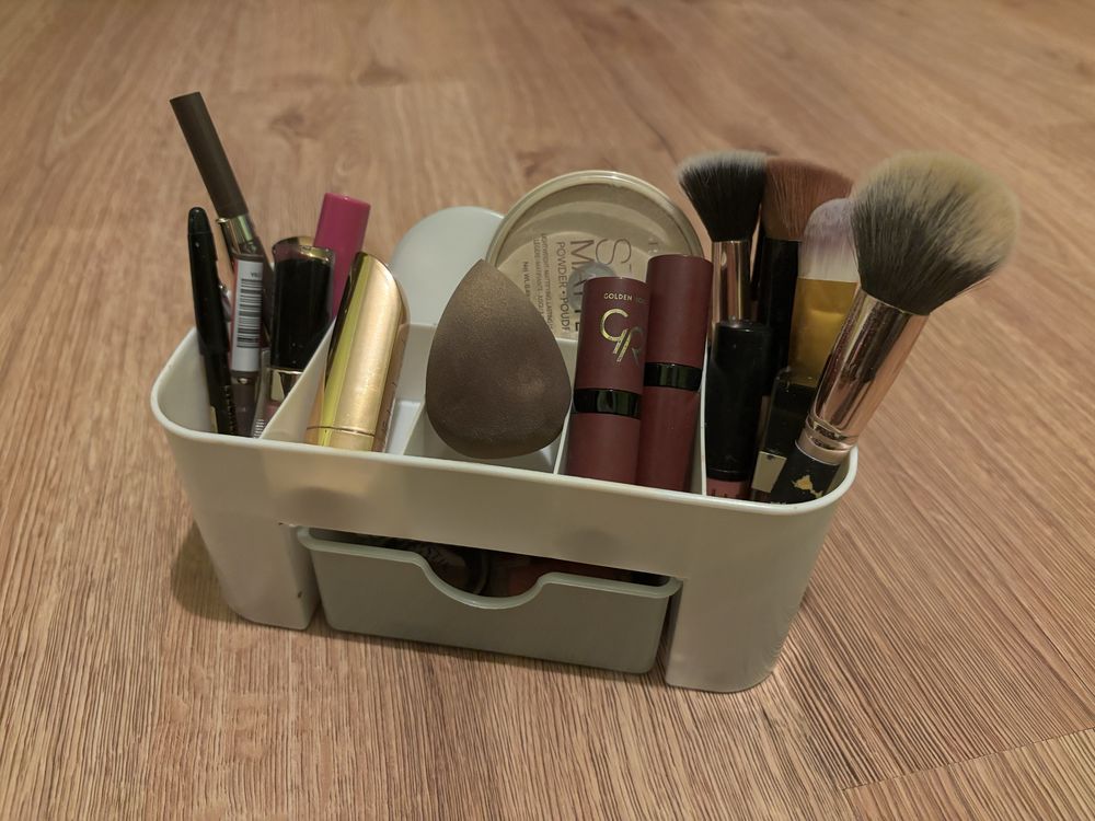 Pudełko na kosmetyki pojemnik plastikowy organizer