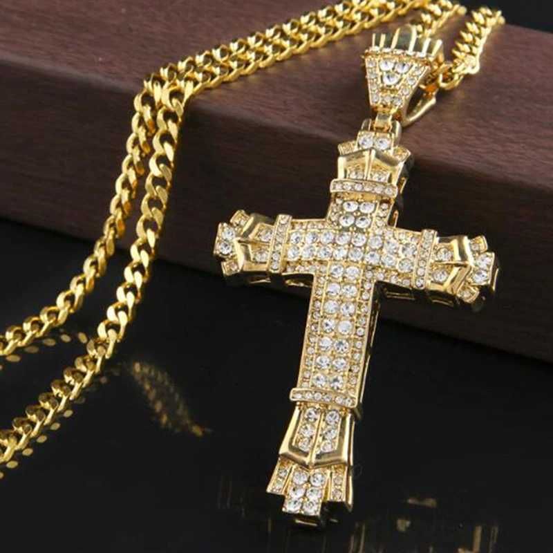 Colar com Crucifixo  cristais e banho de ouro cubano