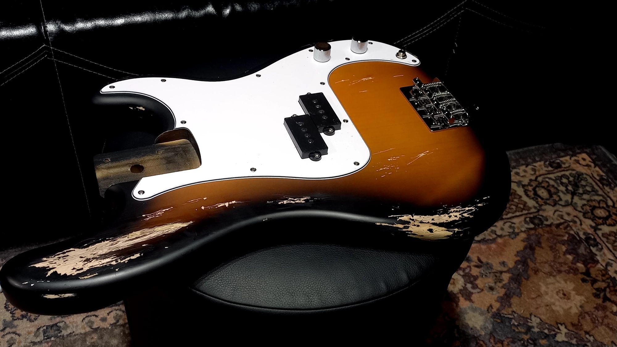Korpus Fender Precision Bass Relic
