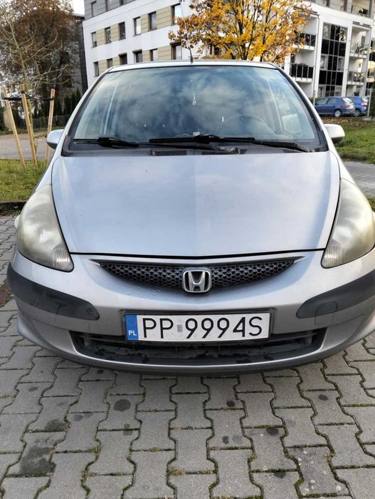 Honda jazz II 2005 uszkodzona szyba tylnia