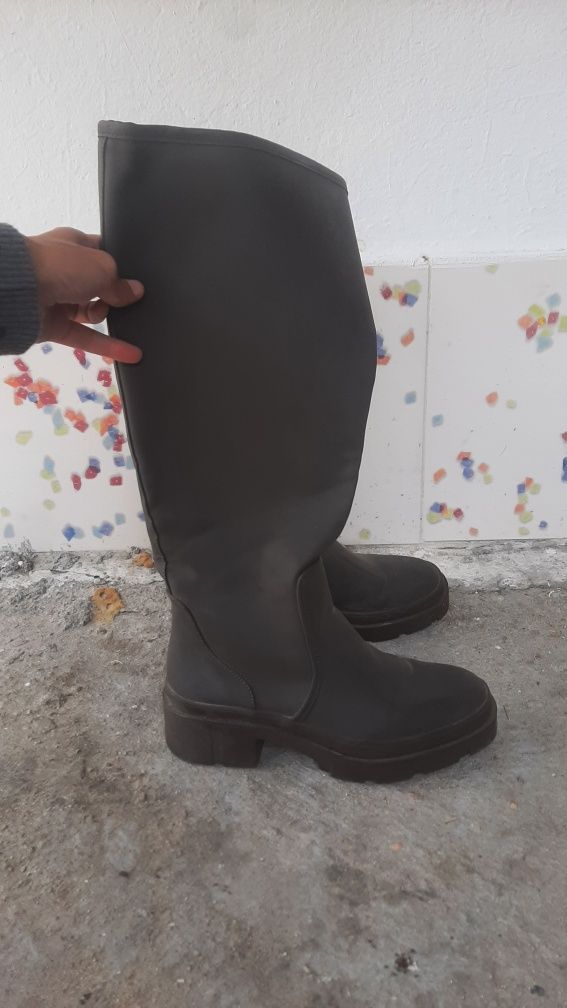 Vendo galochas novas