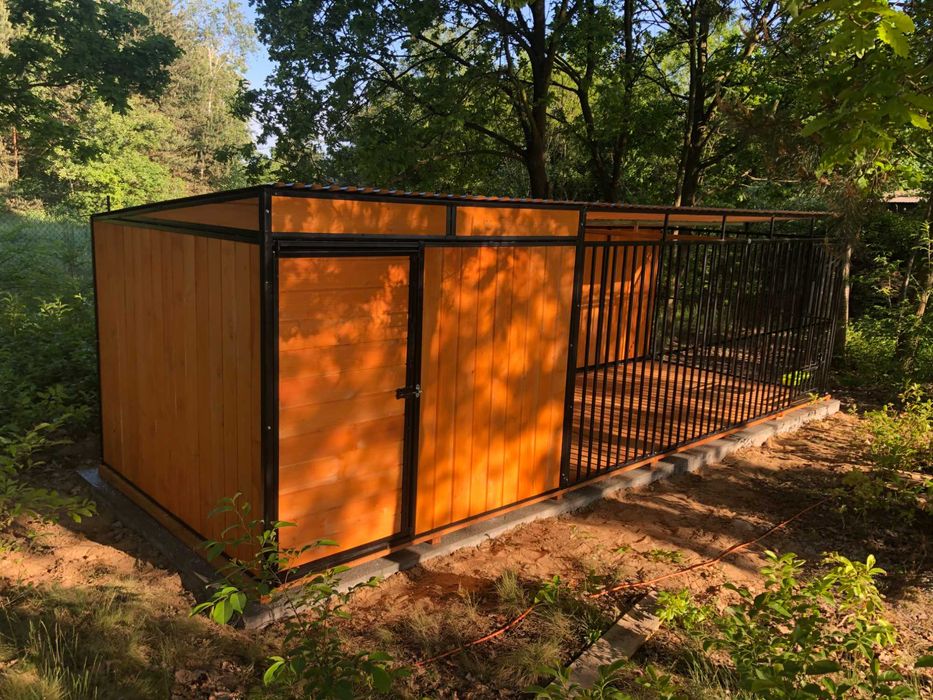 kojec dla psa + buda ,schowek.