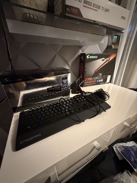 Gigabyte Z390 AORUS MASTER, SEASONIC 1000w, klawiatura, myszka, bungee