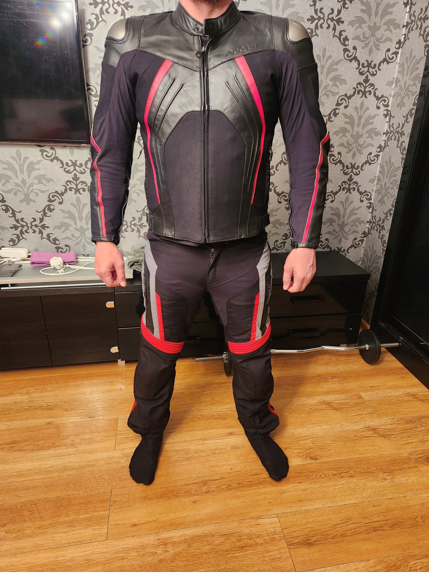 Продам комбез раздельный Dainese Ducati