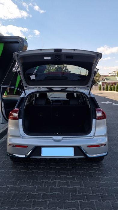 Авто в оренду. Гібрид плагін. Комбі шкіра. Kia Niro 2018