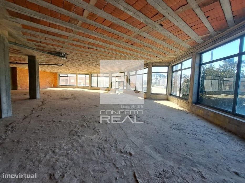 Loja na Madalena c/ área de 607 m2 – Vila Nova de Gaia