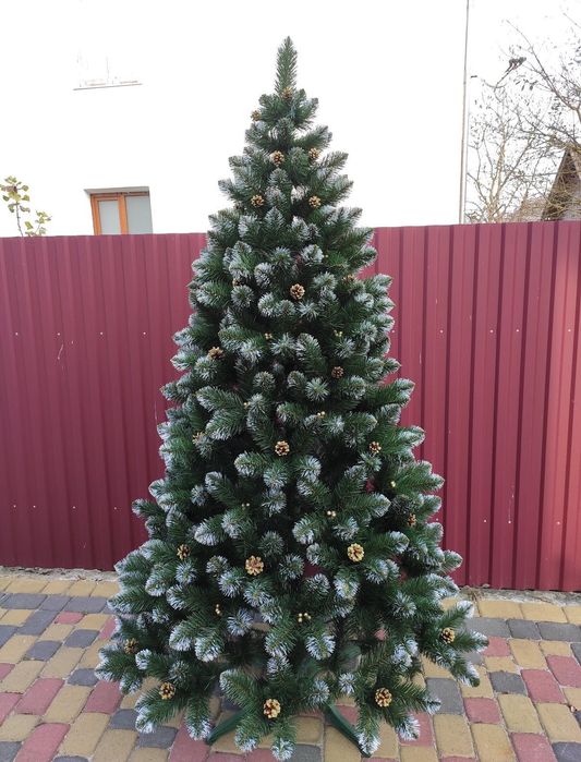 Ялинка з шишками та калиною. Розміри : від 1.5м до 2.5м