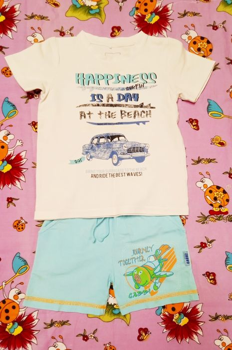 Літній одяг, футболка, шорти, панама