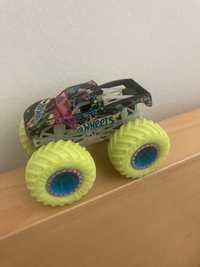 3 moster trucks hot wheels