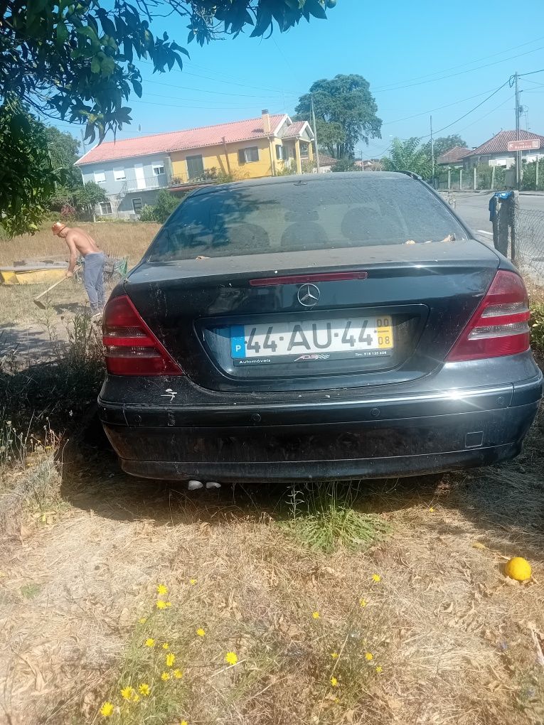 Mercedes c220 (negociável)