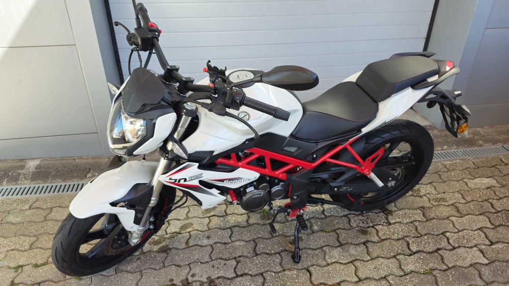Mota Benelli BN 125 poucos km's