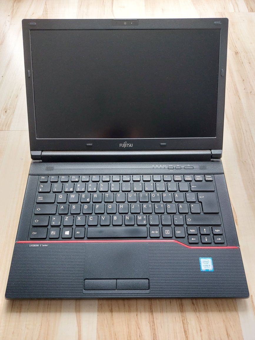 Fujitsu Lifebook E547 i5-7200U/16GB/240 SSD/FHD