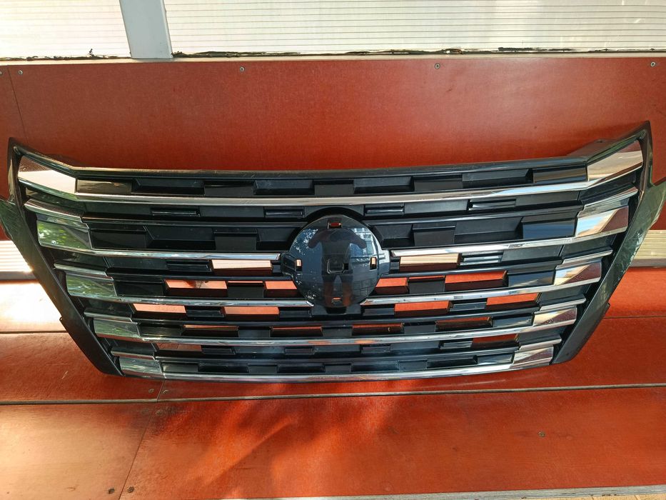 Передня решітка Nissan rogue t33, з 2024 р.