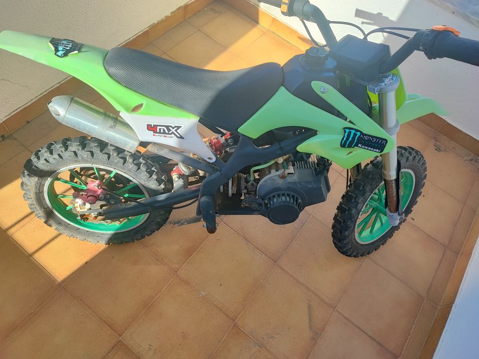 Mota criança a motor