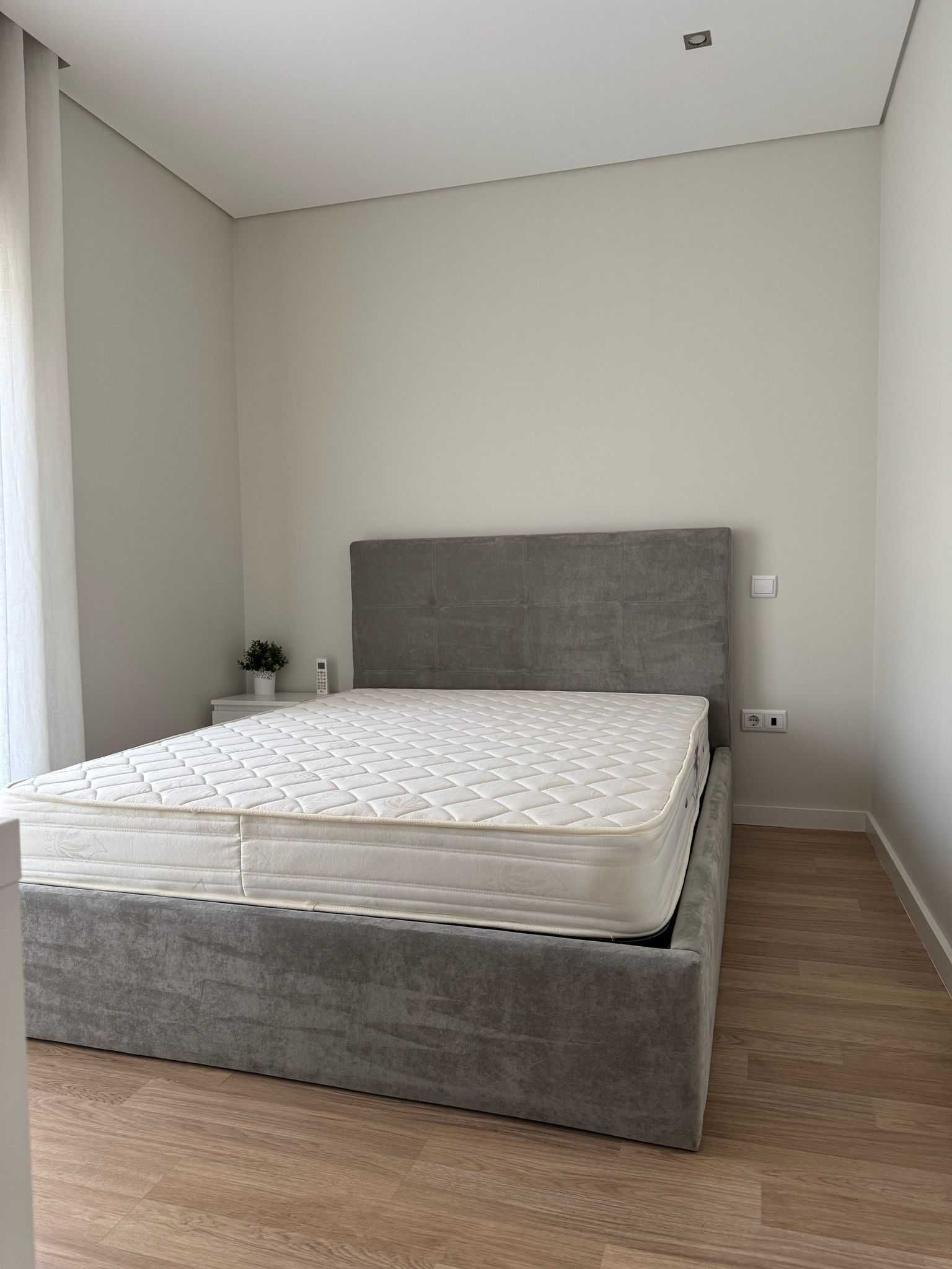 Cama com sommier 140 x 190