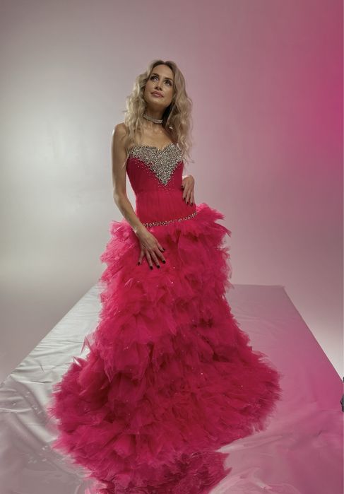 Дизайнерська шикарна рожева сукня для фотосесіі