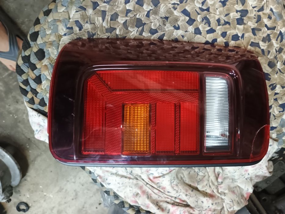 Фольксваген кадік задній лівий фонарь б/у оригінал Англія 2015 рік