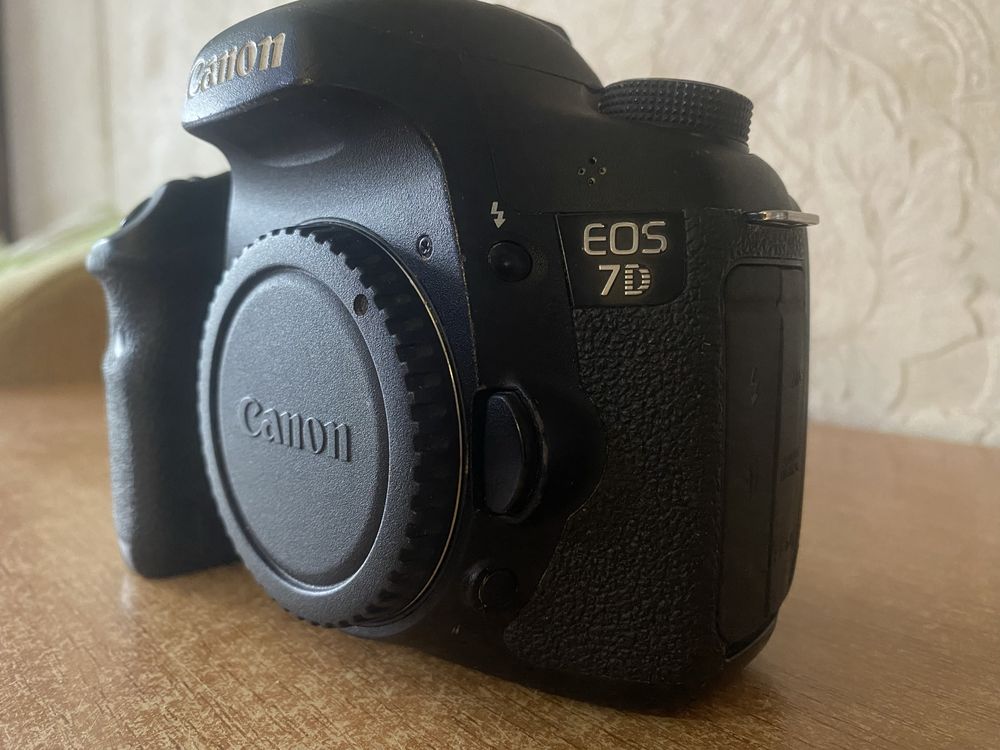 Фотоапарат Canon EOS 7d