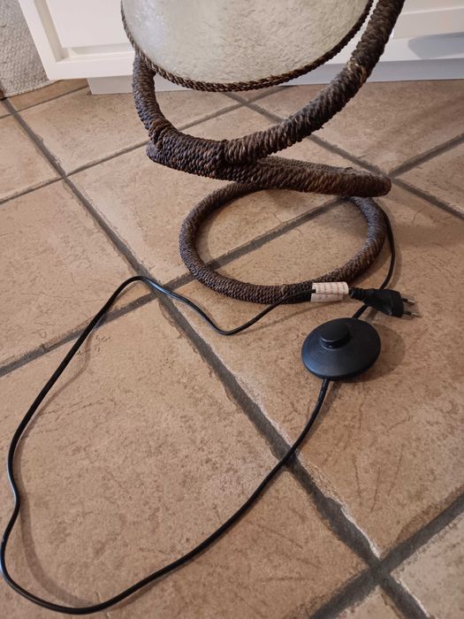 Candeeiro pequeno ideal para criar ambientes acolhedores