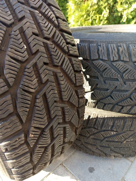 Opony zimowe 225/50/17 stan bardzo dobry