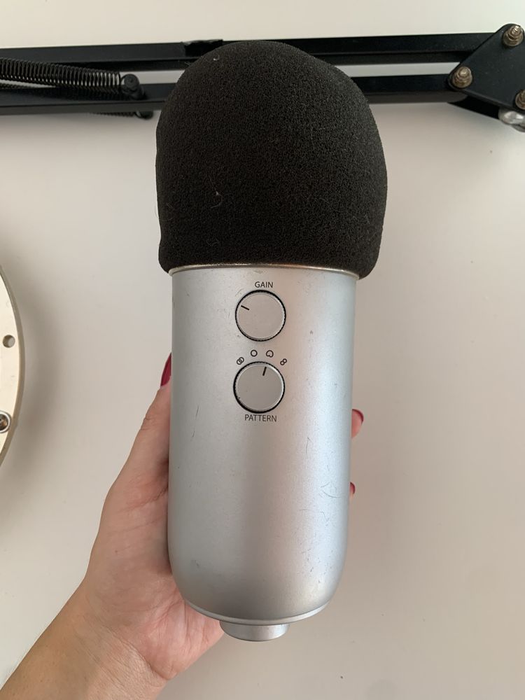 Blue Yeti USB + suporte aranha e braço