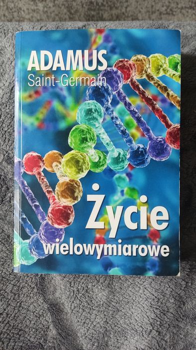 Sprzedam książkę Życie wielowymiarowe Adamusa Saint - Germain