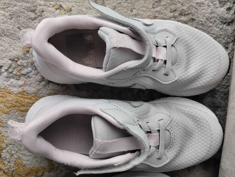 Sapatilhas: Nike criança; gênero feminino