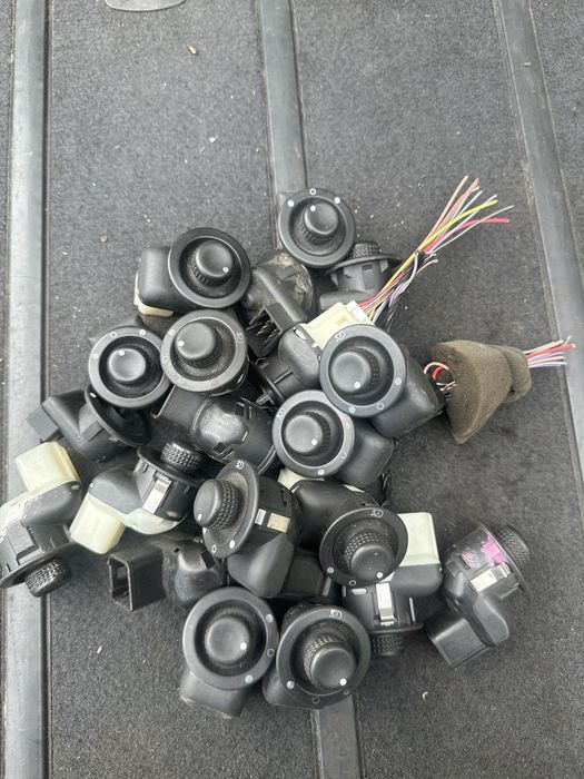 Регулятор, перемикач дзеркал Меган 2, Сценік 2