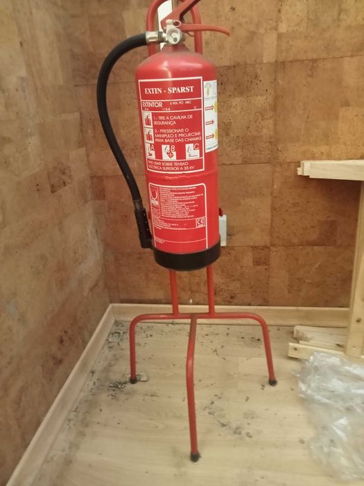 Extintor 6kg com suporte